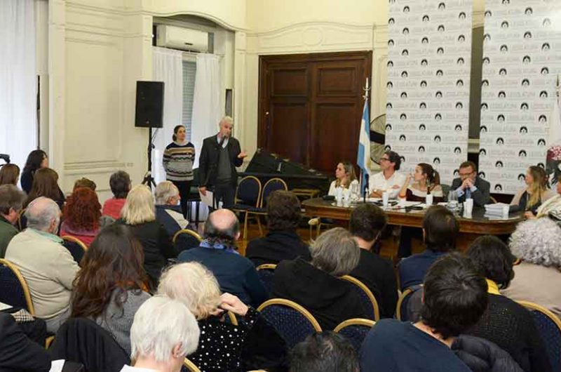 Reunión en la legislatura por el Código de Edificación