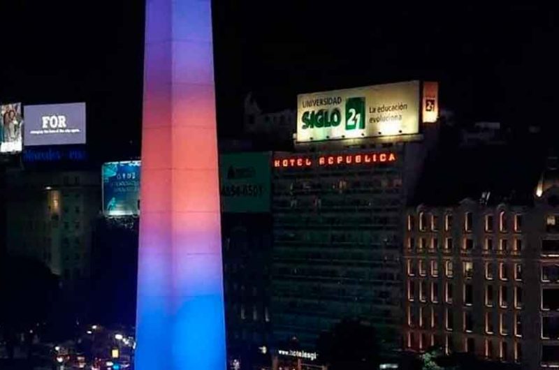 El Obelisco se iluminó de azul y oro para celebrar el título de Boca