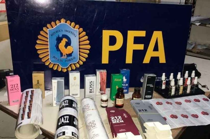 Detuvieron a un hombre que falsificaba Perfumes