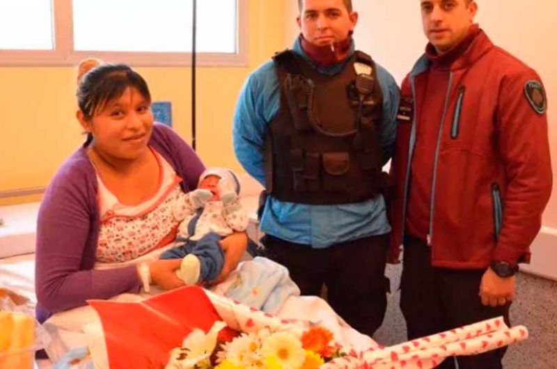 Policías ayudaron en el parto de una mujer en Barracas