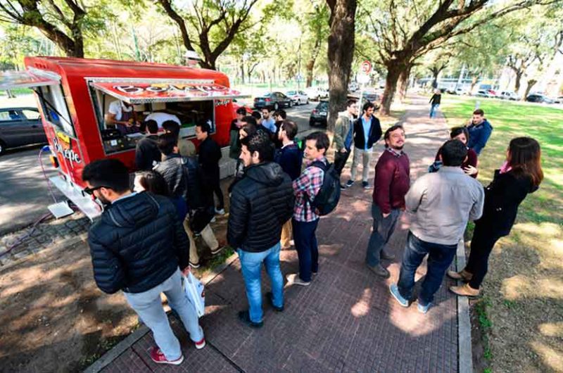 Llegan los food trucks y Parque Patricios es el primer barrio donde desembarcan