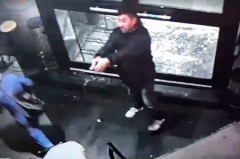 Robaron una cervecería llena de clientes en Barracas Robaron una cervecería llena de clientes en Barracas