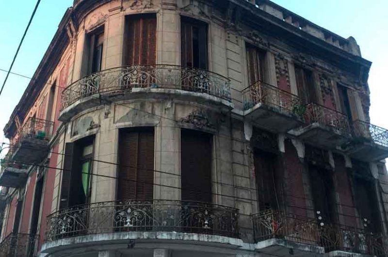 Un edificio centenario corre peligro derrumbe Un edificio centenario corre peligro derrumbe