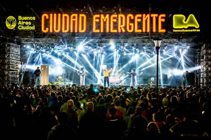 Gran cantidad de personas en Ciudad Emergente 2018