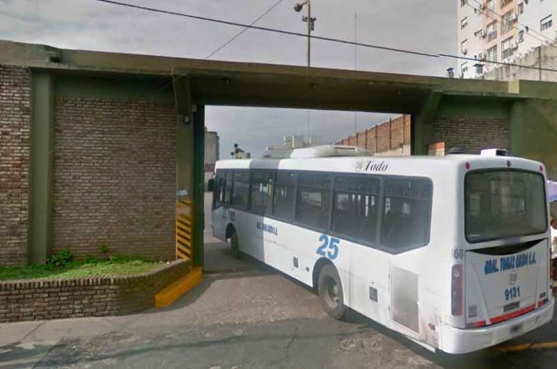 Apuñalaron a un chofer de colectivo de la linea 25 Apuñalaron a un chofer de colectivo de la linea 25