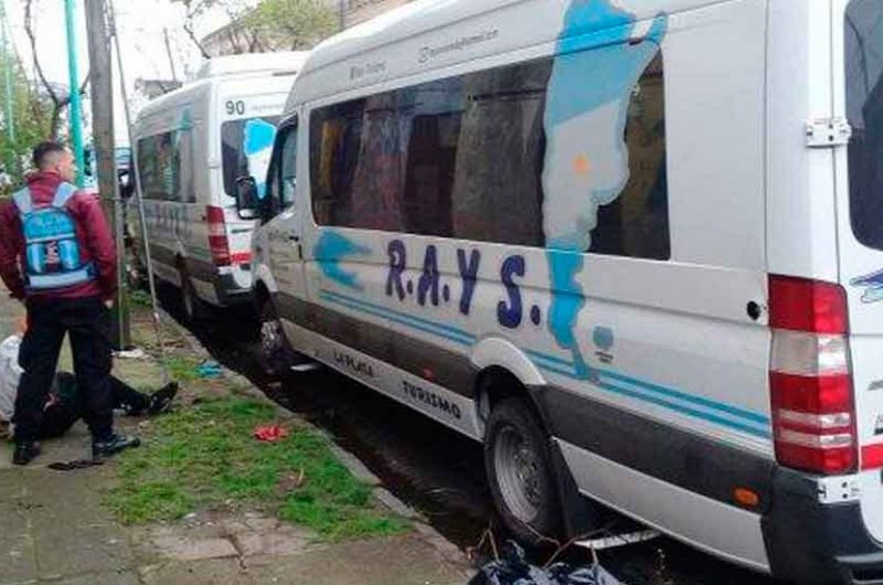 Dos asaltantes golpearon con un hierro a dos choferes de una combi Dos asaltantes golpearon con un hierro a dos choferes de una combi