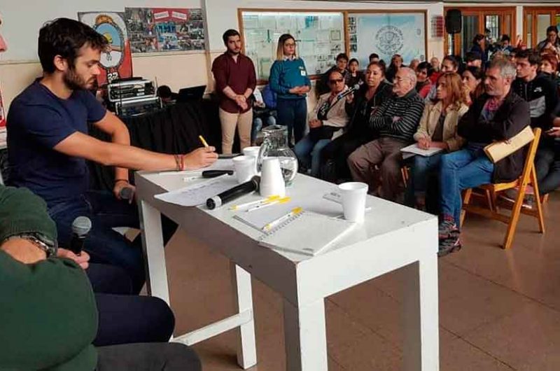 Reunión de vecinos con Juan Maquieyra en Nueva Pompeya Reunión de vecinos con Juan Maquieyra en Nueva Pompeya
