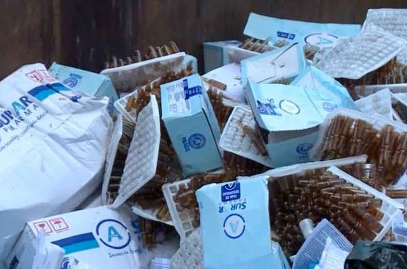 21 mil cajas de medicamentos arrojadas a la vía pública 21 mil cajas de medicamentos arrojadas a la vía pública