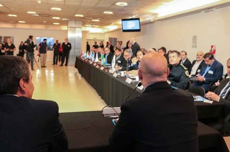Ministros de Seguridad de todo el país recorrieron el 911 Ministros de Seguridad de todo el país recorrieron el 911