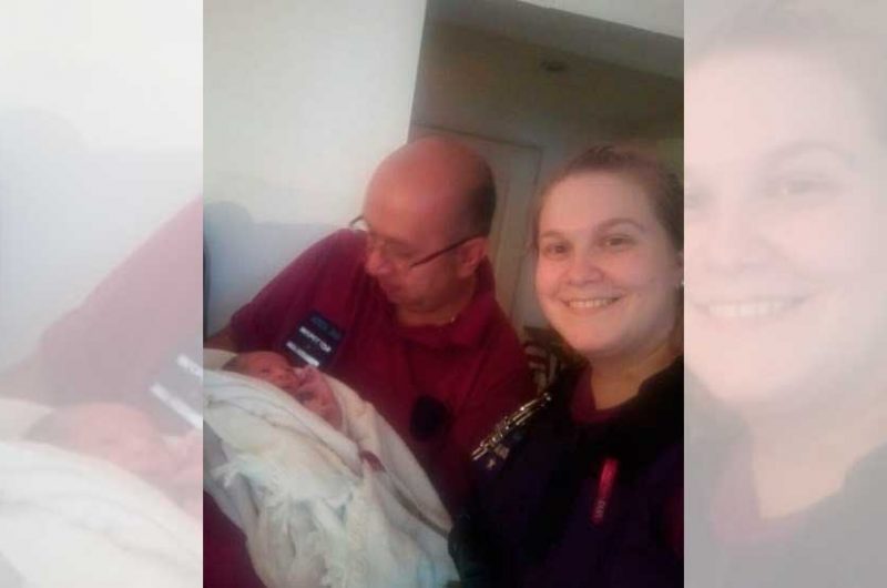 Policía asistió a una mujer que dio a luz en su casa Policía asistió a una mujer que dio a luz en su casa