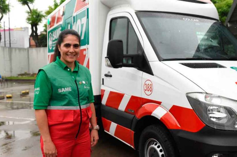 Paola Garbalena es la primera mujer chofer del SAME Paola Garbalena es la primera mujer chofer del SAME