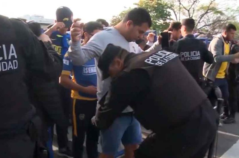 Hubo 21 personas que no pudieron ingresar a la Cancha de Boca