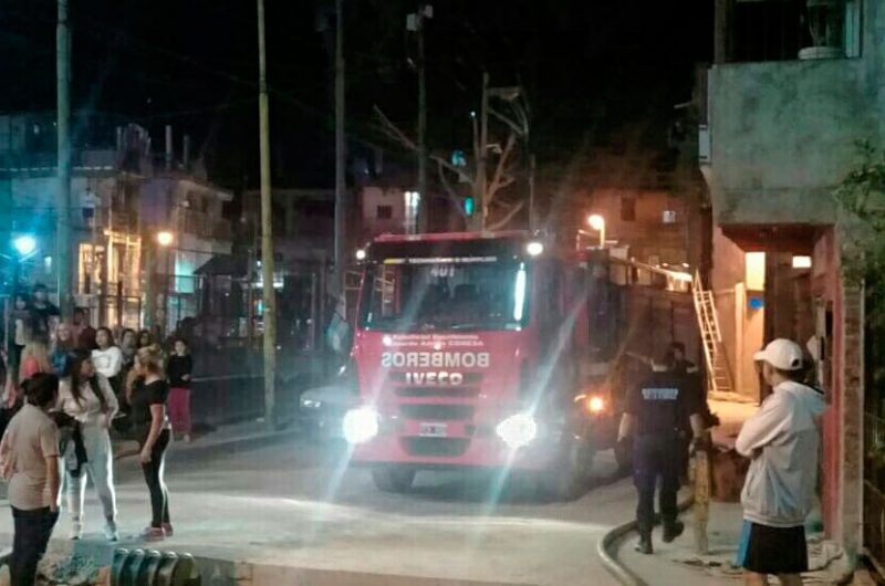 Bomberos extinguieron un incendio en retiro