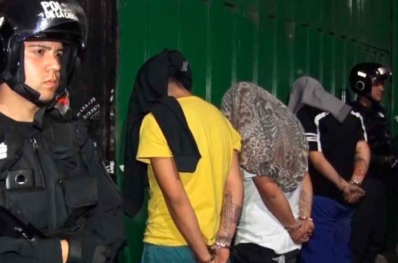 La Policía detuvo a tres hombres con cocaína La Policía detuvo a tres hombres con cocaína