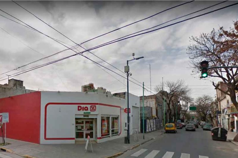 La Policía detuvo a dos delincuentes que asaltaron un supermercado