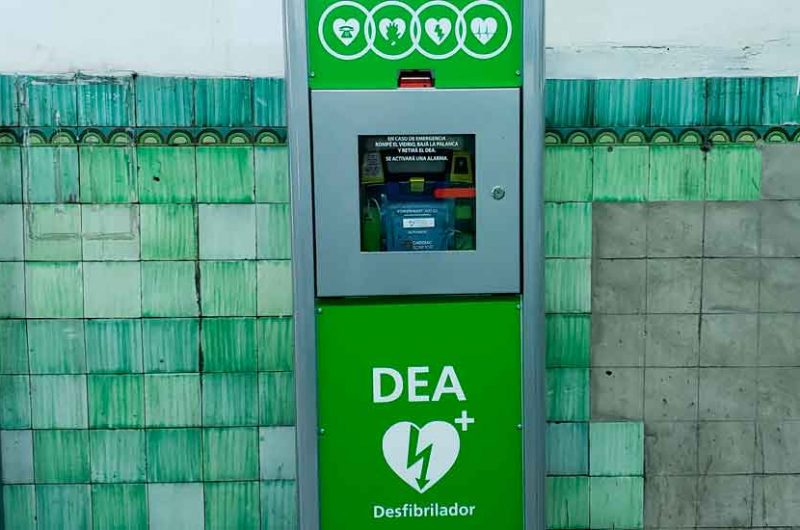 Sumaron desfibriladores en las estaciones de la red de Subte Sumaron desfibriladores en las estaciones de la red de Subte