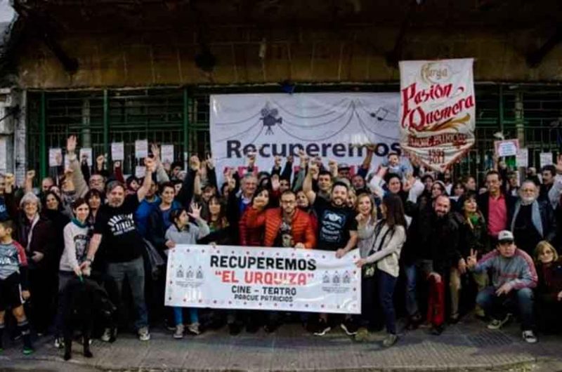 Les reclaman 400 mil pesos a integrantes de la Asamblea en Defensa del Cine Teatro Urquiza