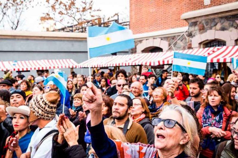 Cientos de vecinos celebraron el 25 de Mayo en la usina