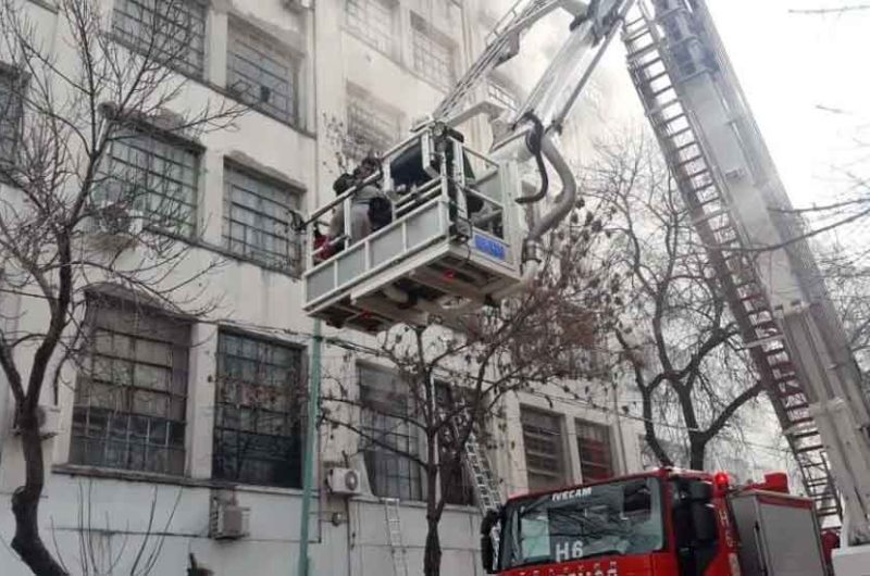 Una mujer murió en un incendio en Parque Patricios Una mujer murió en un incendio en Parque Patricios