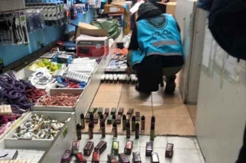 Secuestran 1.100 cigarrillos electrónicos y 436 esencias prohibidas Secuestran 1.100 cigarrillos electrónicos y 436 esencias prohibidas