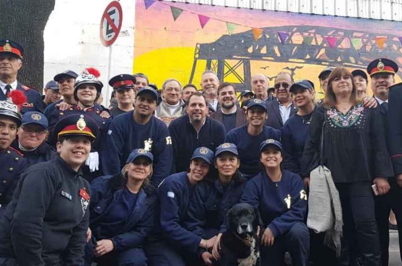 Mural Homenaje y visita del vice jefe de Gobierno a los Bomberos