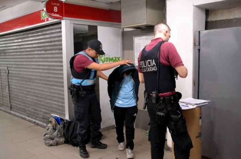 Detienen a un acosador en la línea B del subte Detienen a un acosador en la línea B del subte