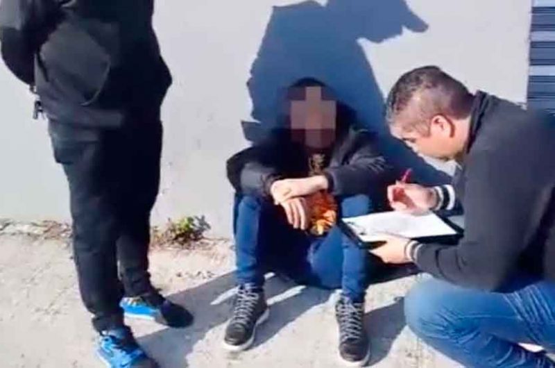 Capturaron a dealer que circulaba en moto pasando semáforos en rojo Capturaron a dealer que circulaba en moto pasando semáforos en rojo