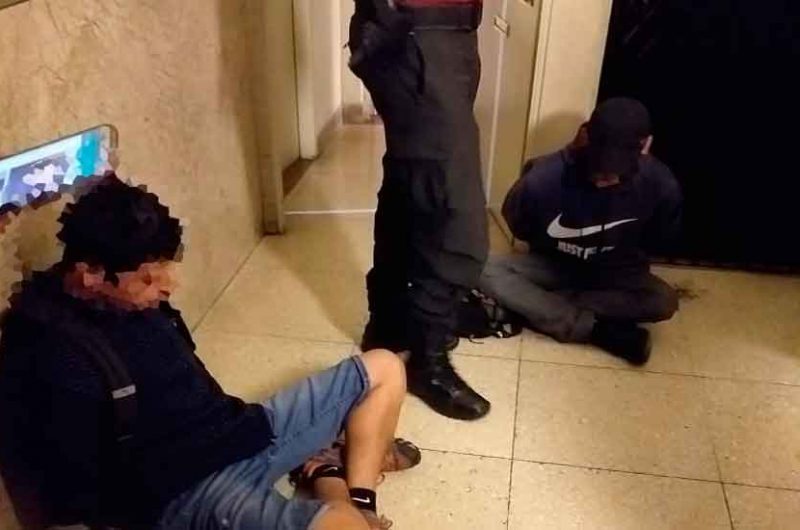 Cayeron dos ladrones que intentaron robar un departamento Cayeron dos ladrones que intentaron robar un departamento
