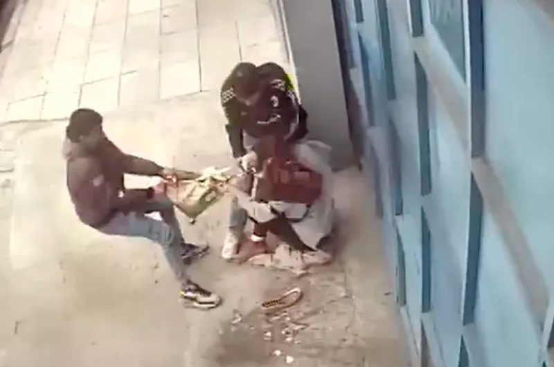 Violento robo a una joven mujer en Barracas Violento robo a una joven mujer en Barracas