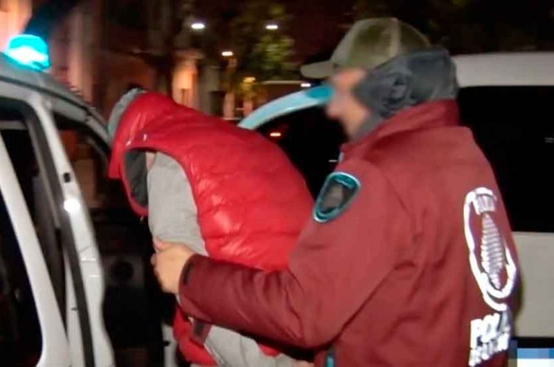 Detienen a dealers con 3 kilos de marihuana Detienen a dealers con 3 kilos de marihuana