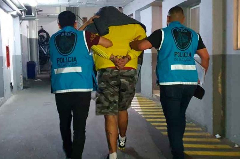 La Policía desbarató una banda que robaba departamentos en Recoleta La Policía desbarató una banda que robaba departamentos en Recoleta