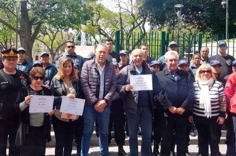 Reconocimiento al Presidente de Bomberos de Vuelta de Rocha