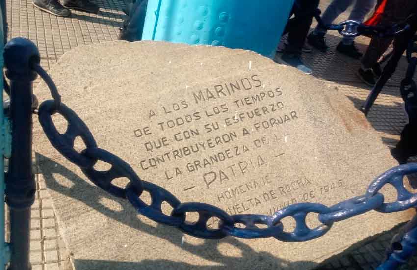 Restitución de piedras de lastre al mástil de la Plaza de los Suspiros