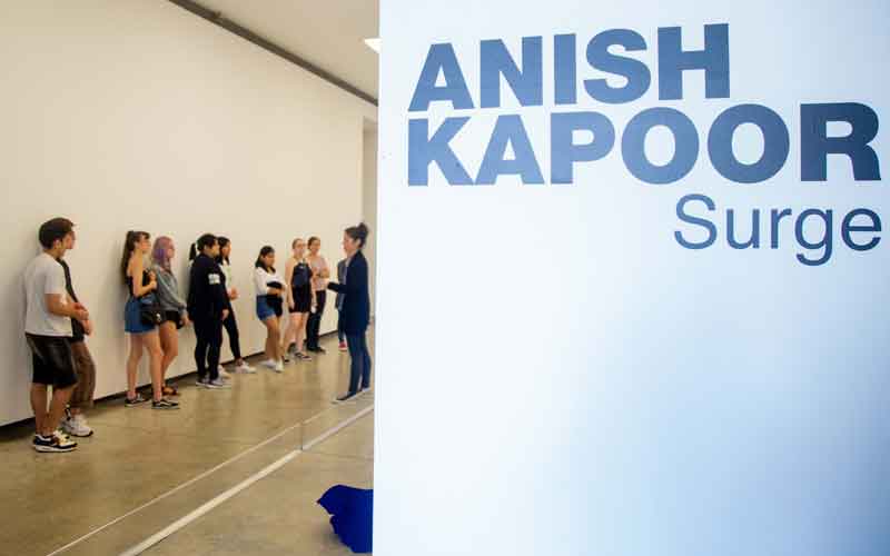 Fundación PROA y la muestra del artista británico nacido en la India Fundación PROA y la muestra del artista británico nacido en la India