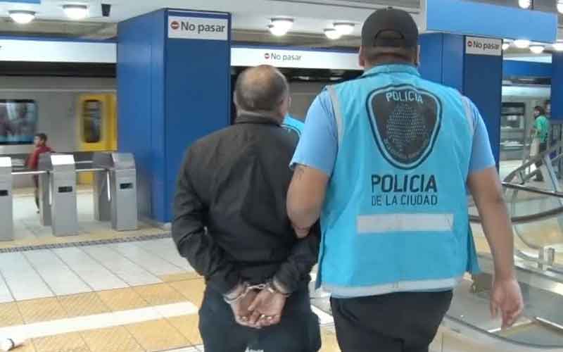 Detuvieron a ladrón con pedido de captura en el subte Detuvieron a ladrón con pedido de captura en el subte