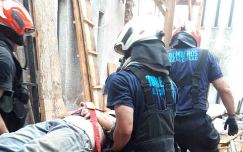 Un Operario cayó al vacío en una obra en construcción Un Operario cayó al vacío en una obra en construcción