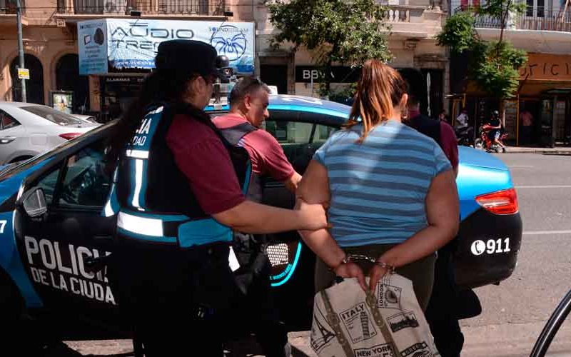 La Policía atrapó a una «punga» en estación de la línea H