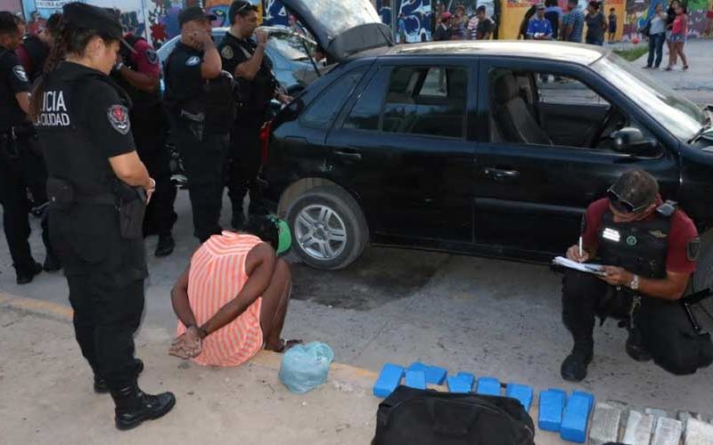 La Policía detuvo en Barracas a tres dealers extranjeros