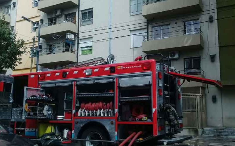 Incendio en un edificio en la calle Luzuriaga al 900