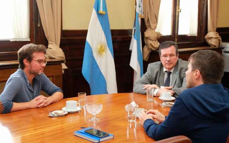 Reunión para pensar diferentes acciones con el fin de asegurar el acceso a la cultura Reunión para pensar diferentes acciones con el fin de asegurar el acceso a la cultura