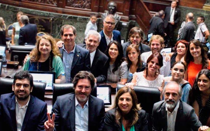 El Frente de Todos pide informe sobre la compra de barbijos El Frente de Todos pide informe sobre la compra de barbijos