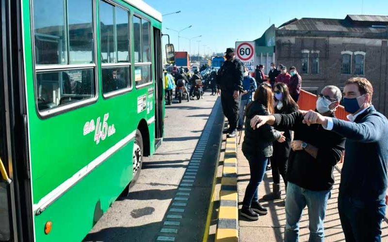 Realizan controles de temperatura en el Puente Pueyrredón