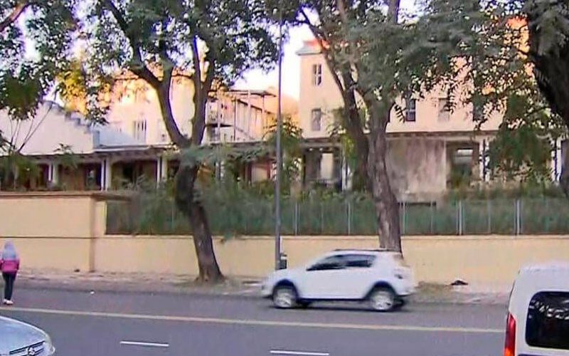 Aislaron a los residentes de un geriátrico de Parque Patricios Aislaron a los residentes de un geriátrico de Parque Patricios