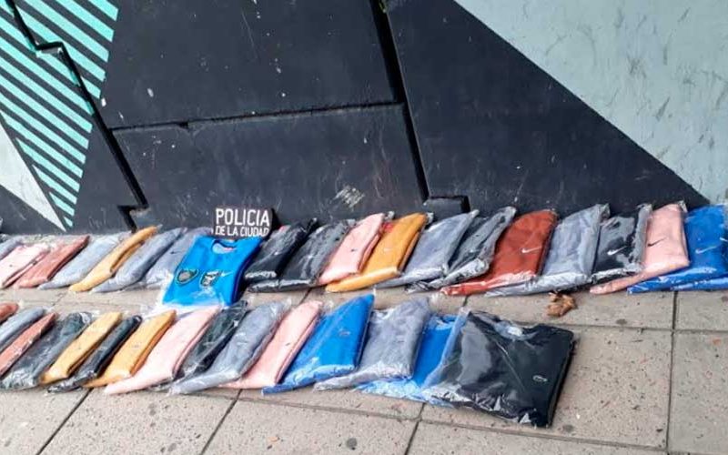 Un hombre que transportaba mercadería falsificada fue detenido Un hombre que transportaba mercadería falsificada fue detenido