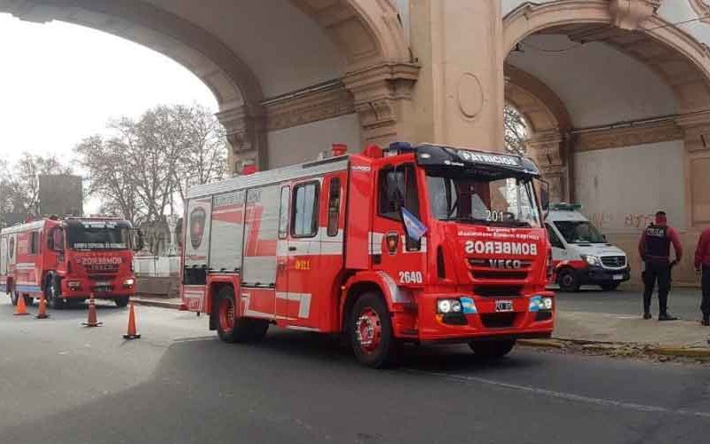 Un hombre intentó arrojarse del Puente Alsina Un hombre intentó arrojarse del Puente Alsina