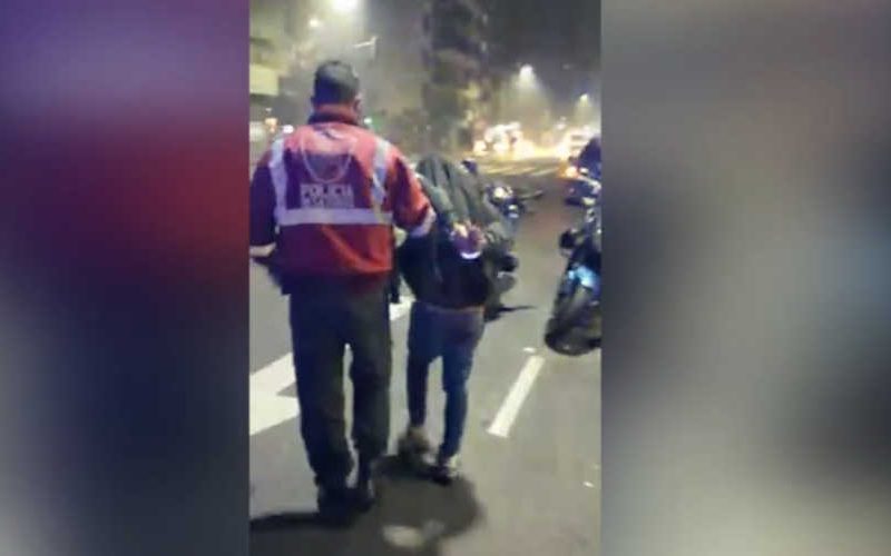 Capturaron infraganti a dos motochorros. Capturaron infraganti a dos motochorros.