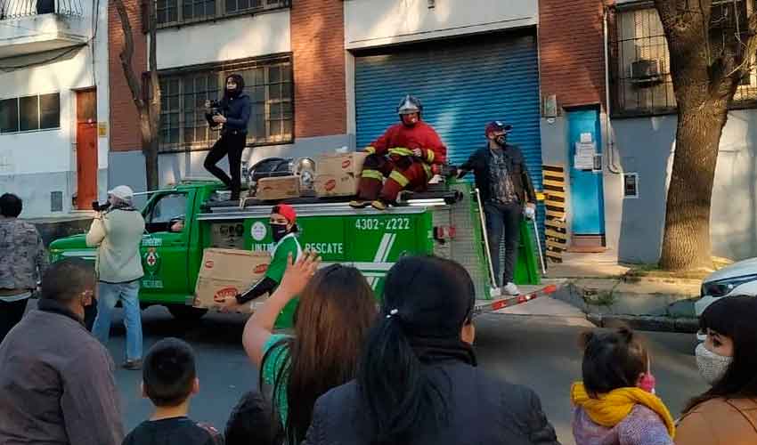 Los Bomberos de Vuelta de Rocha llevaron felicidad a los niños