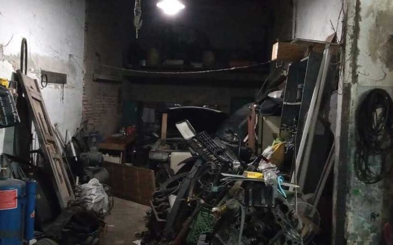 Desbaratan un desarmadero clandestino en La Boca Desbaratan un desarmadero clandestino en La Boca