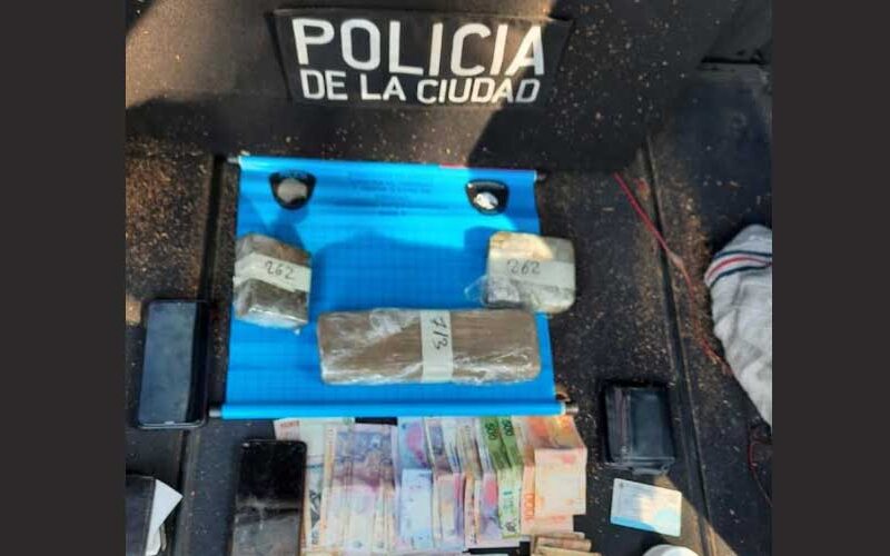 La Policía detuvo a dos hombres con más de un kilo de marihuana