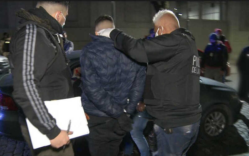 Tres delincuentes detenidos tras una persecución en Pompeya Tres delincuentes detenidos tras una persecución en Pompeya